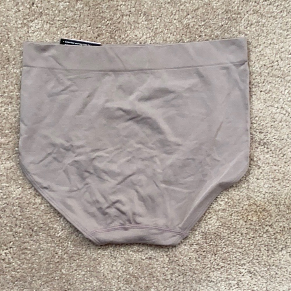 3/$15 ๐ NWT Bali nude panty - Picture 2 of 4
